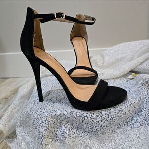 Rohb by Joyce Azria Black heeled sandals. New Size 7